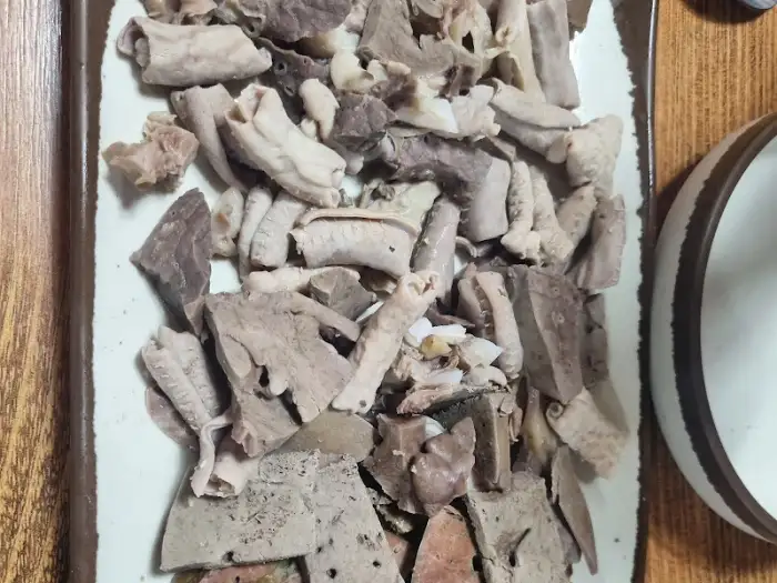 푸짐하게 담긴 내장 수육