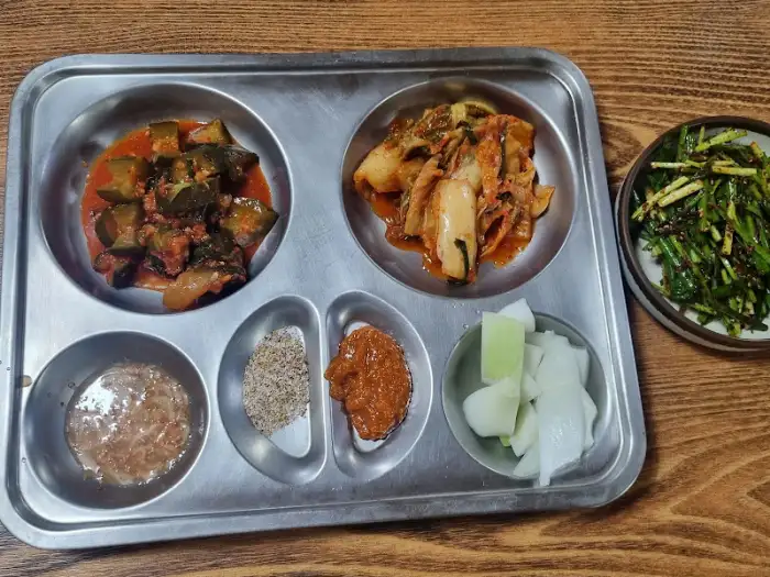 정갈하게 차려진 한 상차림