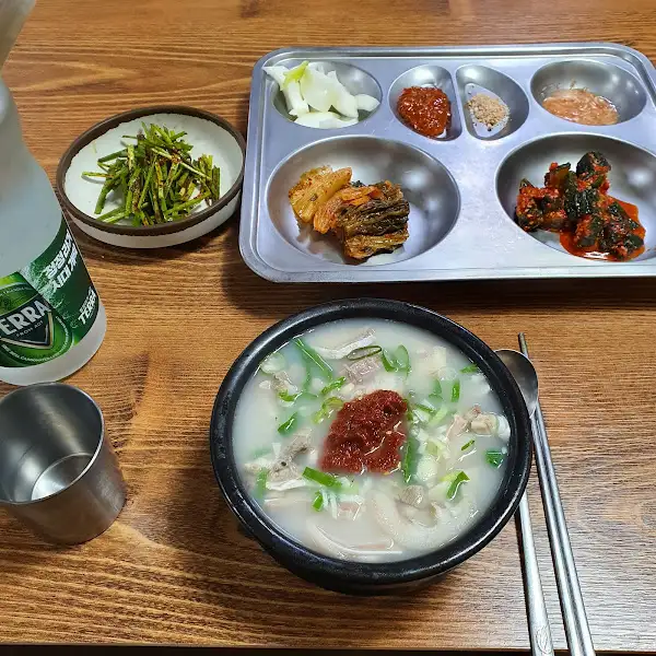 국밥과 함께 나온 반찬들