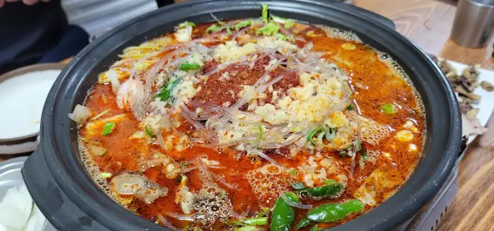 푸짐한 전골 냄비