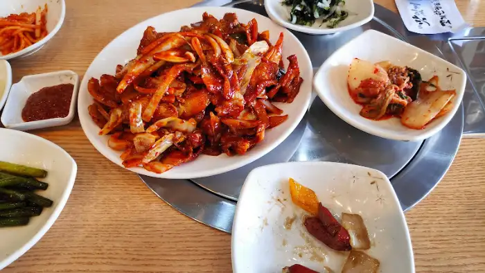 [상호명] 메인 메뉴와 반찬