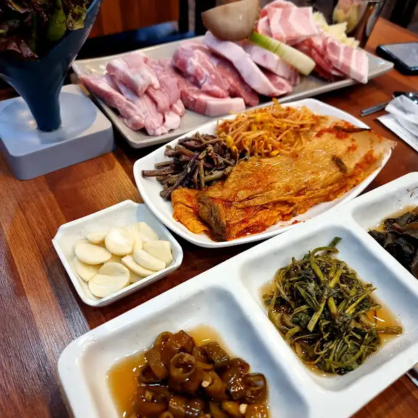 [상호명] 고기 플레이팅