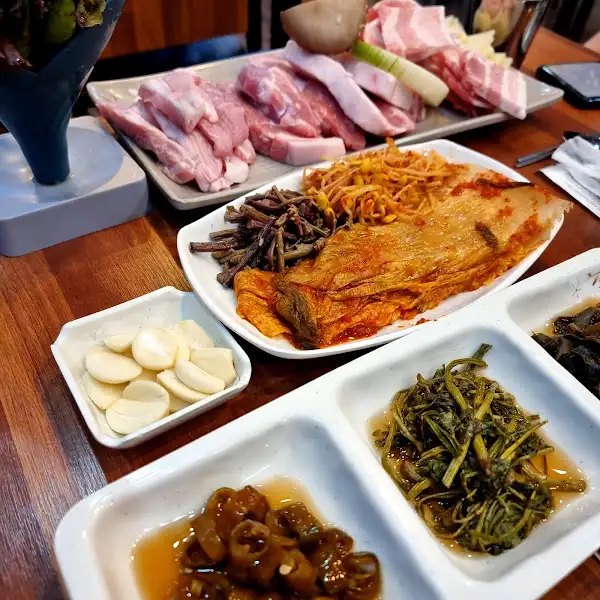 [상호명] 고기 곁들임 반찬