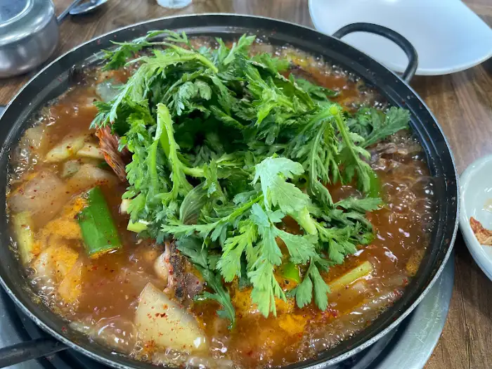 정미네식당 우럭매운탕 근접 촬영