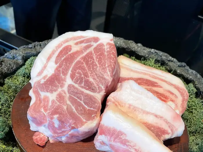신선한 제주 흑돼지 오겹살과 목살