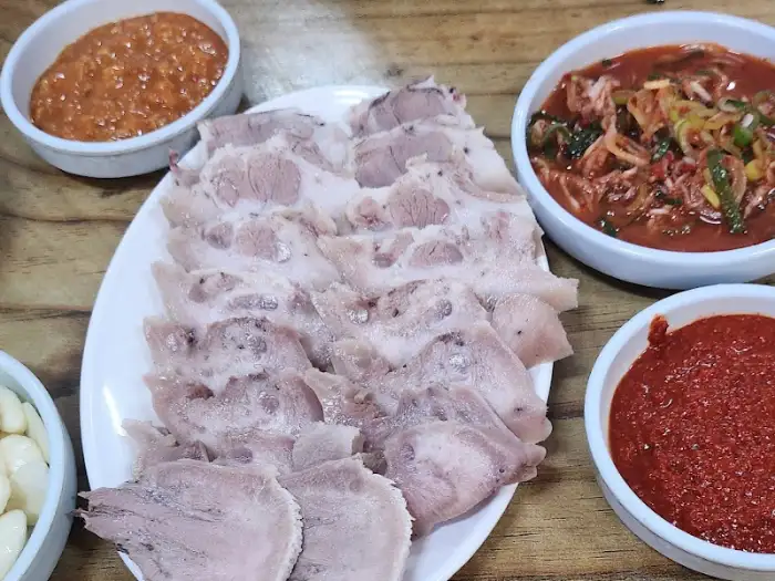 내장 및 머릿고기 모둠