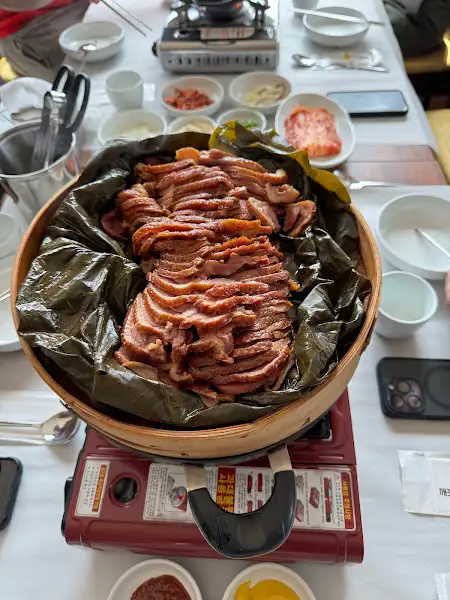 정갈하게 차려진 닭백숙 한상