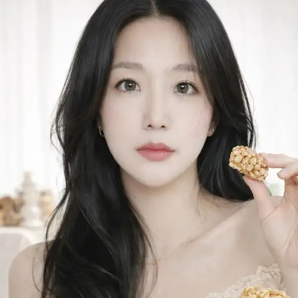 정갈한 밥상 위에 놓인 닭 요리