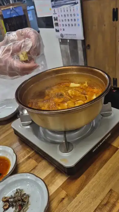 음식이 끓고 있는 모습