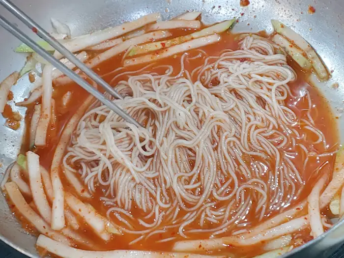 숯불 위에 구워지는 양념 LA갈비