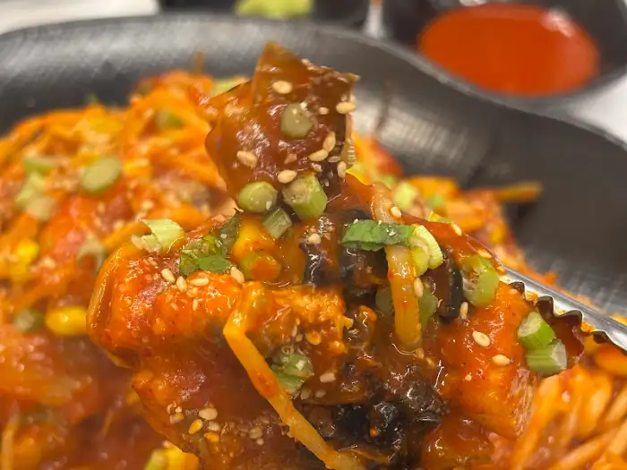 통통한 아구살과 콩나물이 어우러진 아구찜