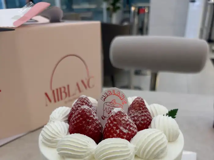 미블랑의 대표적인 딸기 생크림 케이크