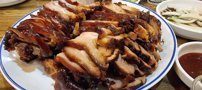 정갈하게 담겨 나온 족발 한 접시