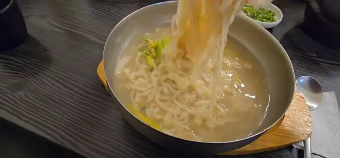 순할머니손칼국수의 쫄깃한 면발