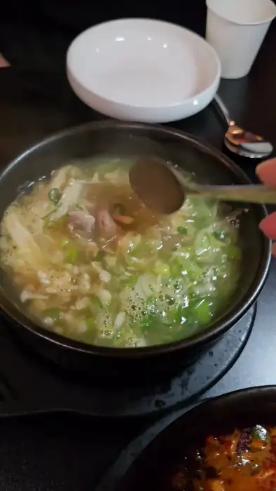 닭나무집 본점의 얼큰하고 시원한 닭해장국