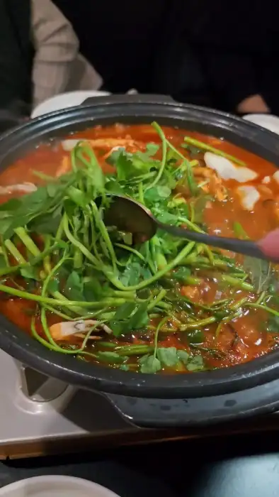 따뜻한 국물이 일품인 닭매운탕
