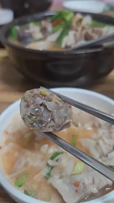 신송자 신마산식당의 푸짐한 순대와 고기 국밥