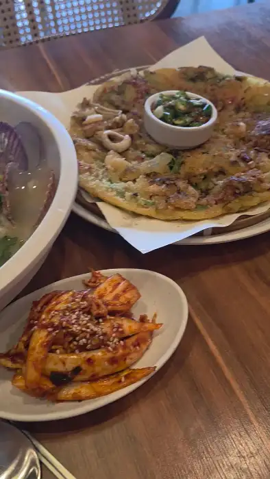 만조칼국수 해물파전과 겉절이