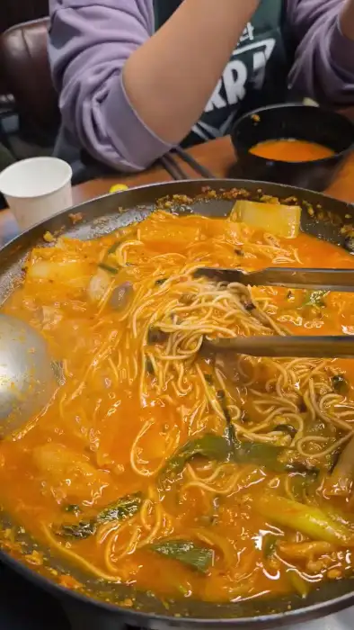맛있게 익어가는 곱창전골