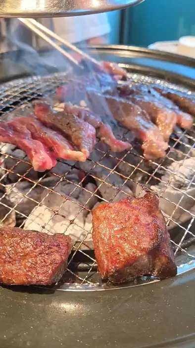 잘 구워진 갈비살